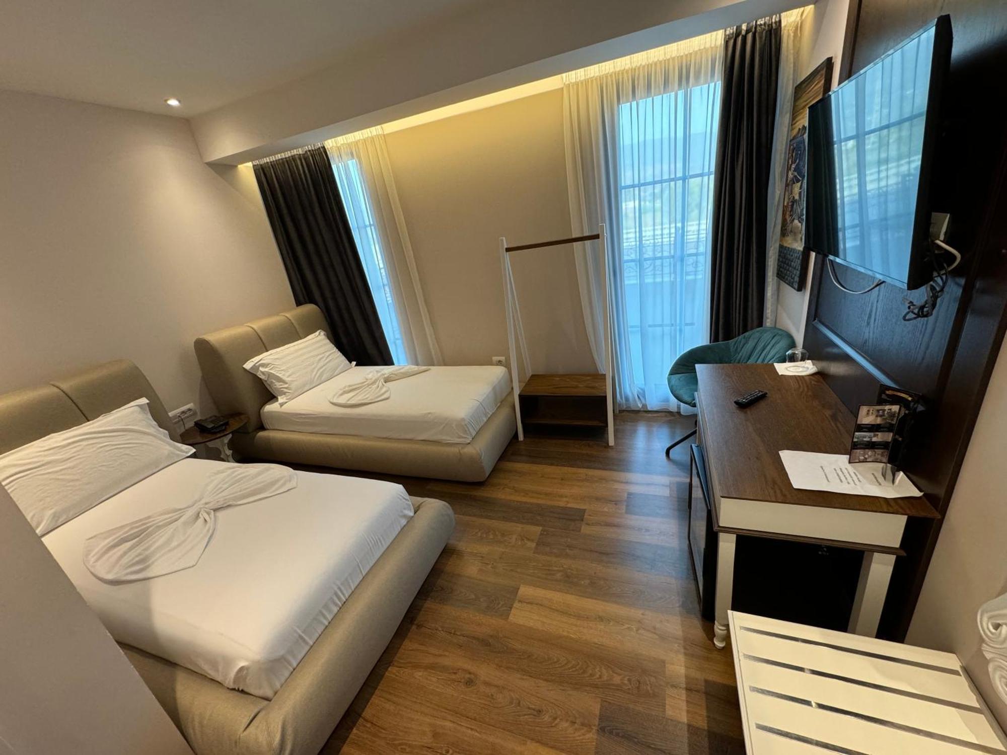 Arberia Palace Hotel Fushe Milot Luaran gambar